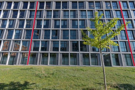 L'appareil photo est incliné vers le haut, lignes obliques