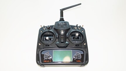 Ainsi qu'un Walkera DeVention Devo 7.