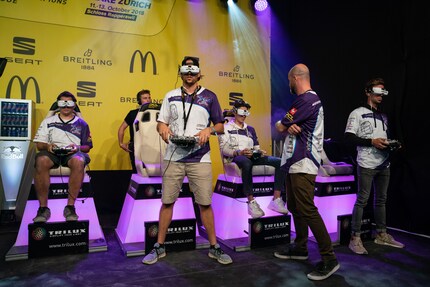 The team «Swiss Black Kites» during the race in Rapperswil.