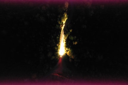 If the lights of the drone light up during the shot, red areas can be seen at the edges (5.0 sec at f/2.8 and ISO 3200)