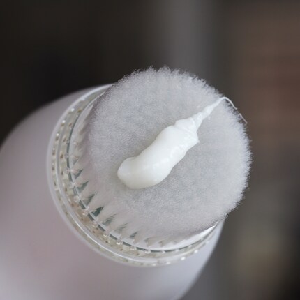 et ici avec un embout ainsi qu'un peu de cleanser pour démaquiller