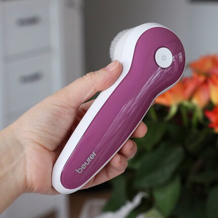 Le bouton de la lumière bleue se trouve à l'arrière.