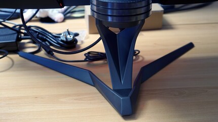 Lo stativo è una delle poche cose che fa pensare che si tratti di un monitor gaming.