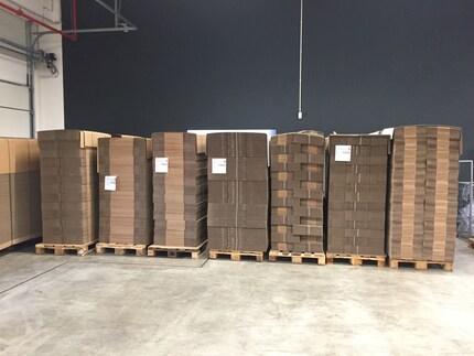 Die Versandkartons sind bereit.