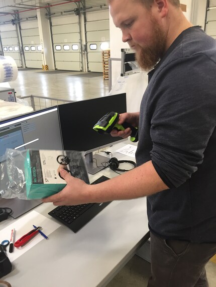 Steffen behändigt die Maus.