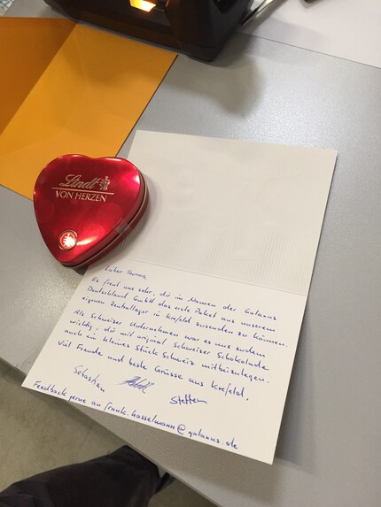 Wir konnten nicht widerstehen und haben unserem ersten Kunden eine Überraschung ins Paket gelegt.