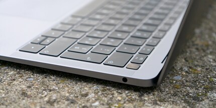 Le lecteur d’empreintes digitales est intégré au bouton de démarrage.