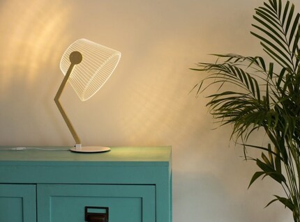 Just an illusion but a true eye-catcher: The «Ziggi» LED lamp features a built-in dimmer.