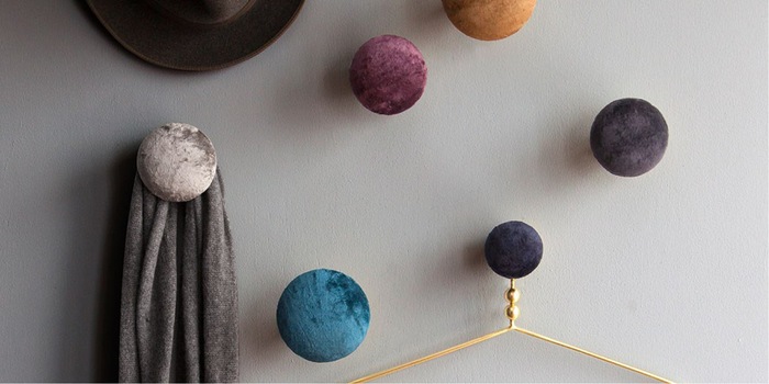 The quantity makes the difference: You can combine individual wall hooks to create a mural. Image: Nordal