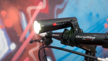 The mount is unusual, but good: the light can be positioned in the centre.