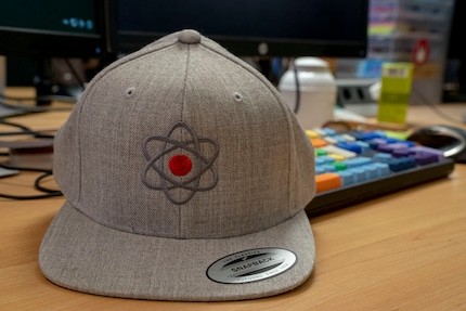 Team Isotopes kommt in Uniform