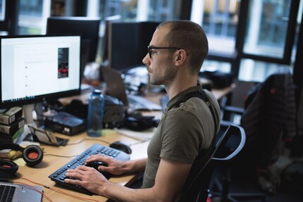 Not slouching in front of the screen can be really tiring.