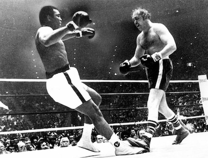 Wepner fighting Ali