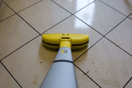 Pas d'inondation en vue: le Kärcher ne laisse qu'une fine couche d'humidité.