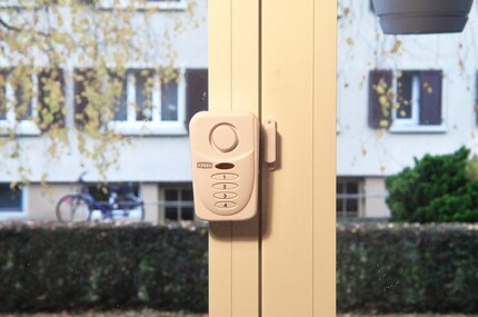 Etwas klobig an meinem Fenster, aber der Alarm hält und funktioniert.