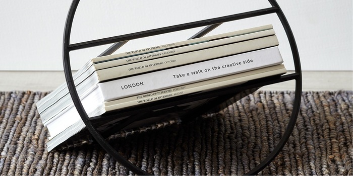 Ohne sich selbst aufzudrängen stellt «Hoop» deine Lieblingslektüre oder -schallplatten zur Schau. Bild: Umbra