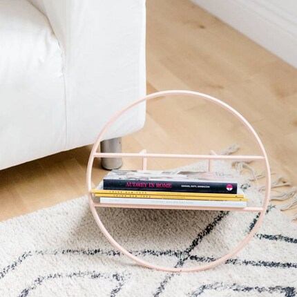 Hoop kann bis zu 24 Schallplatten aufbewaren. Bild: Umbra