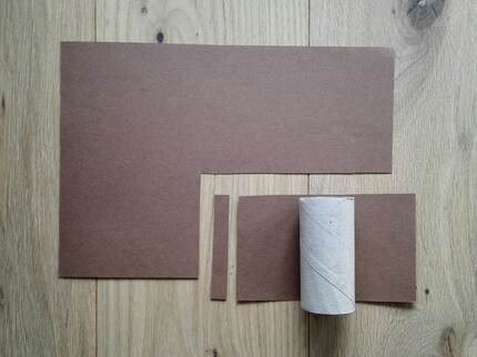 Bild 1: Schneide das Papier zurecht.