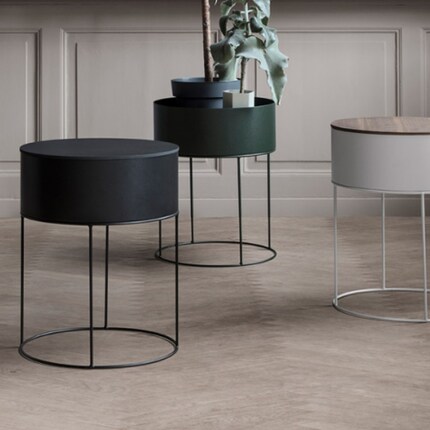 Riportando il coperchio, la «Plant Box» si trasforma in un tavolino. Foto: Ferm Living