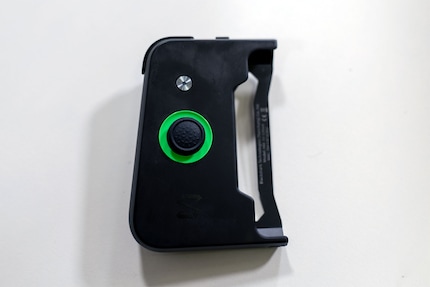 Das Gamepad wird via Bluetooth mit dem Phone verbunden