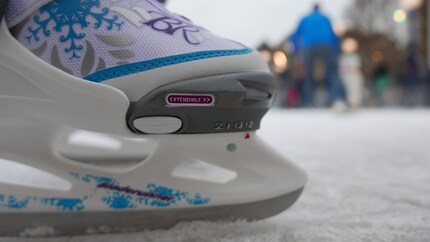 Press a button, adjust the size, click it in: The white button makes it easy to adjust the size.