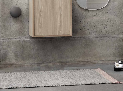 Sur ce tapis tissé scandinave, les coins se prolongent pour former des franges. Photo : Muuto