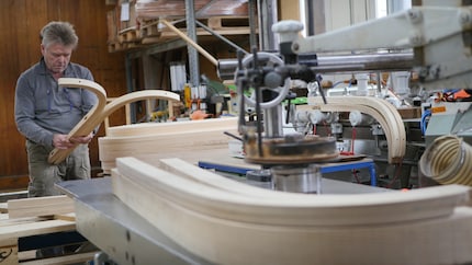 C'è molto lavoro manuale in ogni slitta di legno 3R.