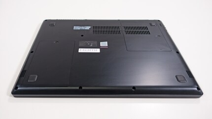 Zwei Service-Klappen geben schnellen Zugang zu M.2-SSD, RAM und einem freien Platz für ein 2.5-Zoll-Laufwerk.