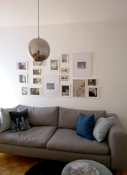  Serve come aiuto per l'orientamento e come cornice visiva per la parete di quadri.