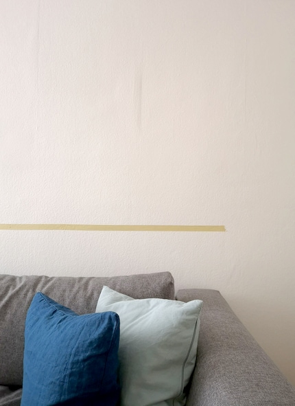 Per tracciare una linea chiara che funga da guida si può utilizzare una livella.