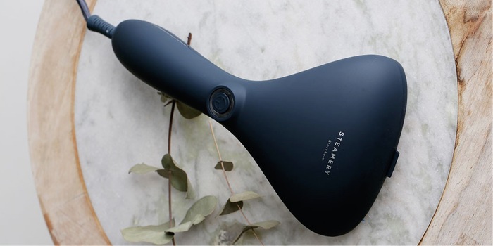 Good-looking and stylish: the upright iron for styling professionals always on the go. Image: Steamery