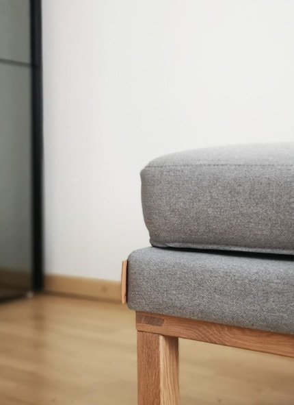 Une étiquette en cuir discrète apporte une touche d'élégance.