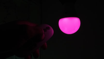 Premi un pulsante e cambia colore: la luce di Eglo Connect ne ha ben 16 milioni.