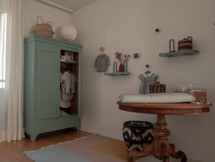 Selbst restaurierter Secondhand-Schrank.