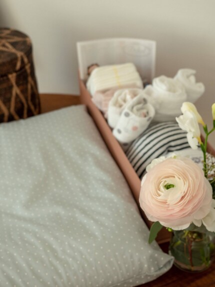 Ein Blumenkasten zur Aufbewahrungsmöglichkeit umfunktioniert.