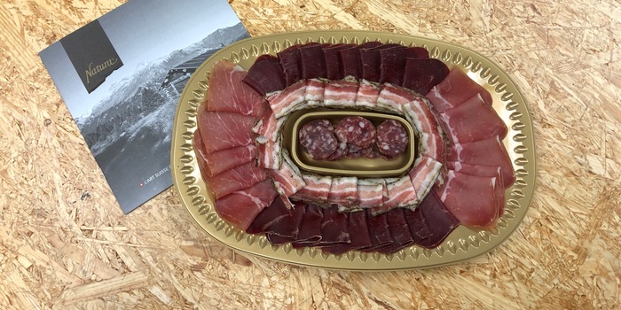 L'objet de ma convoitise : le plateau apéritif avec les spécialités de viande séchée du Valais de Natura.