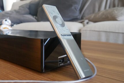 La concurrence mise plutôt sur des designs épurés, presque sans boutons