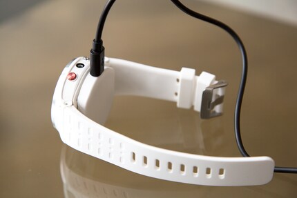 Platte drauf, Kabel rein: das ist keine Hexerei.