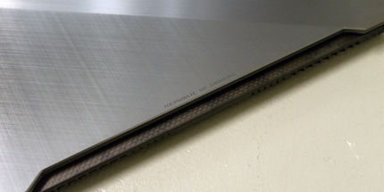 Überall finden sich Rog-Logos oder -Schriftzüge.