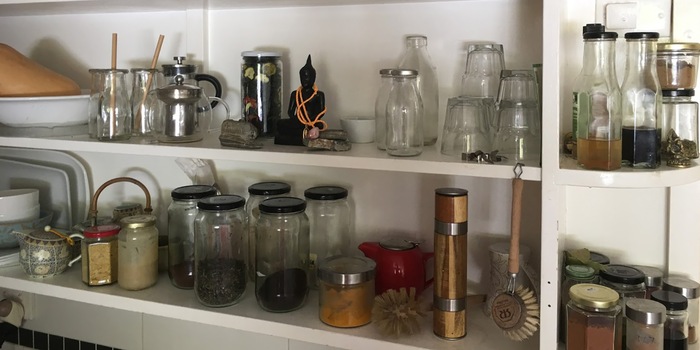 Il suffit de peu pour se débarrasser du plastique dans la cuisine. Il suffit de peu pour se débarrasser du plastique dans la cuisine.