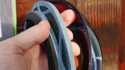 Non manca (quasi) nulla: il sistema di ventilazione è integrato, la lente è facilmente intercambiabile