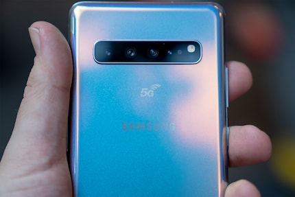 The Samsung Galaxy S10+ 5G does have an extra camera