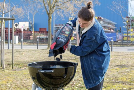 Il grill deve essere scaldato per bene.