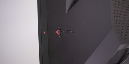 Nur zwei Knöpfe zur Bedienung des OSD.