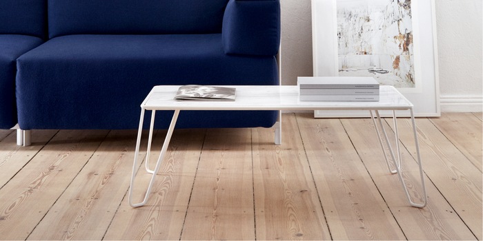 Yilmaz besteht im Wesentlichen aus zwei Teilen: Einer Marmor-Tischplatte und einem luftigen Stahlgestell. Bild: Objekte Unserer Tage