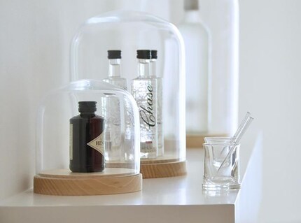 ... oppure sul piano bar: i contenitori in vetro sono eccezionali. Immagine: Wireworks