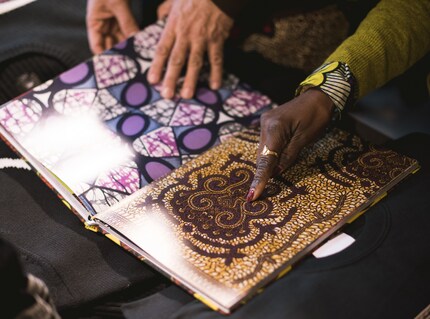 She explained that patterns are repeated in different fabrics and have different meanings. You can read about this in books that are also available in the shop.