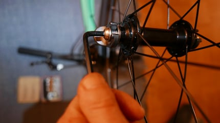 Suitable Allen keys are included.