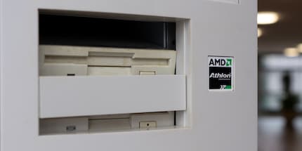 Bye-bye floppies, I guess there were some loose screws.