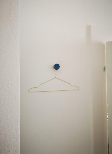 Tout ce qui ne trouve pas de place au sol peut être accroché.